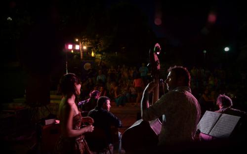 street συναυλία με την μπάντα Gadjo Dilo (φωτό Δημ.Μπρέκης)